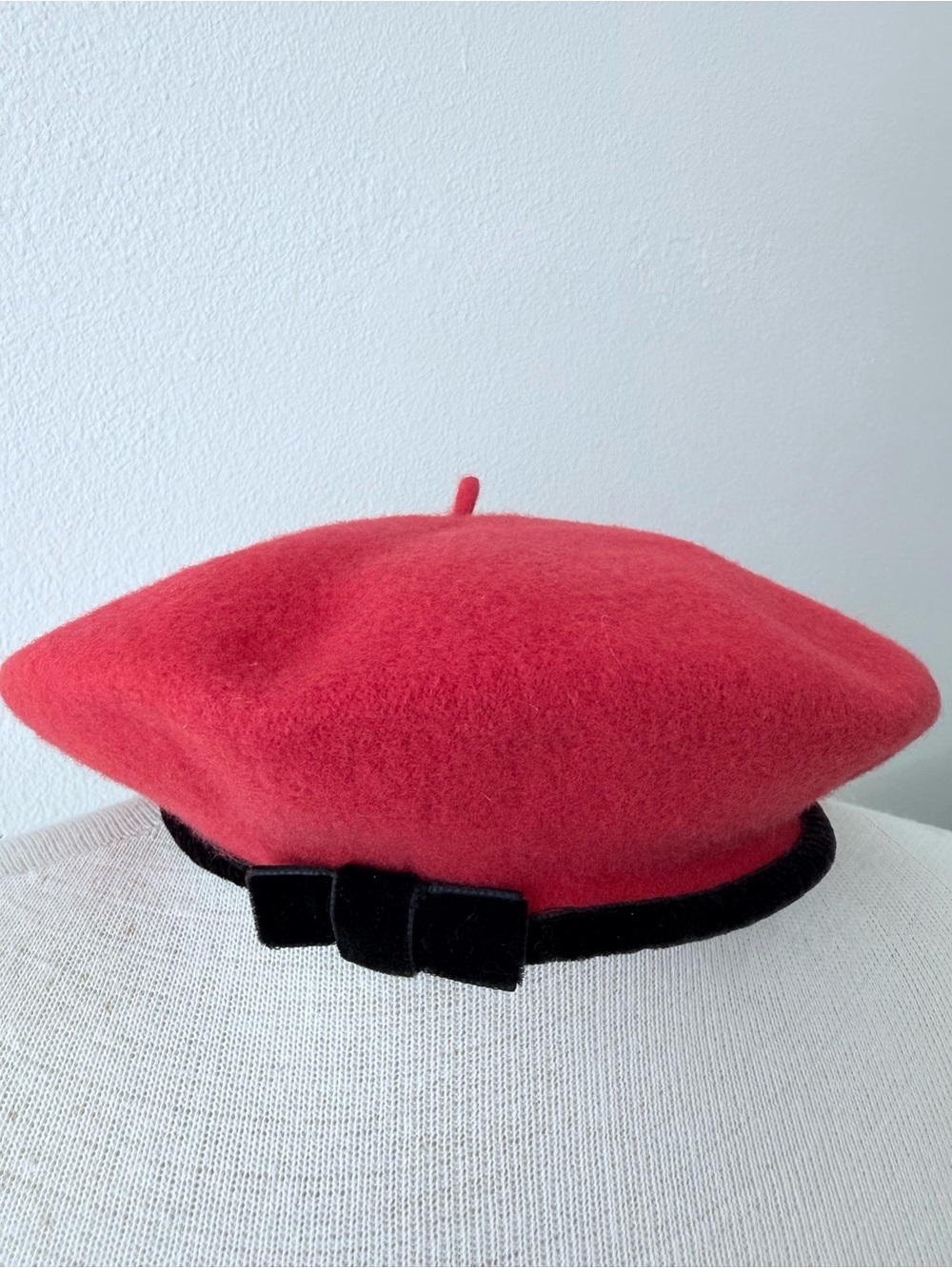 VTG GAP Red Wool Beret Hat Black Velvet Trim Bow Made in England S/M 80s/90s